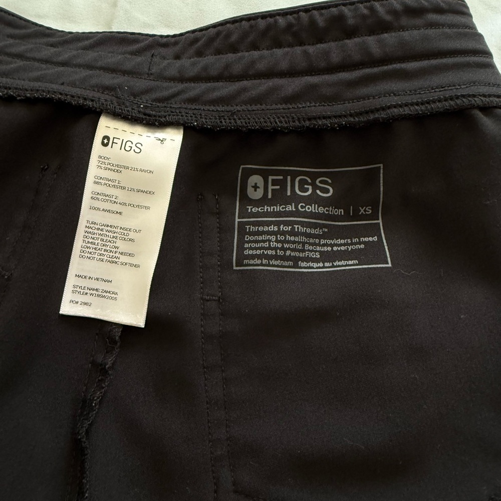 Women’s FIGS Zamora Jogger Scrub Pants - Picture 3 of 5